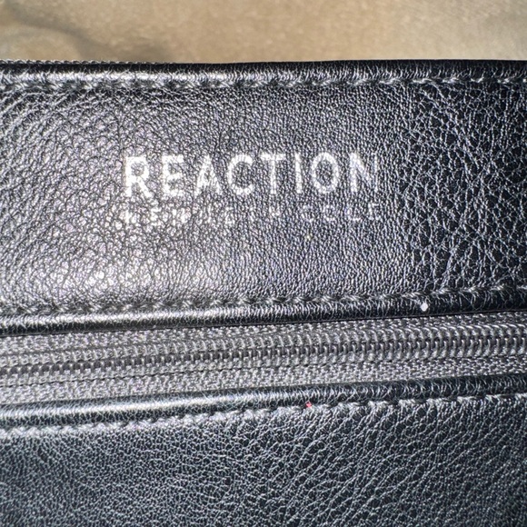 Kenneth Cole Reaction Black Toiletry Bag Minimalist Design - Picture 3 of 6